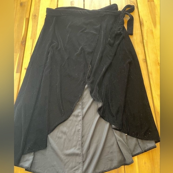 Gap Velvet Wrap Black Ruffle Midi Wrap Skirt Size Small - Picture 4 of 7
